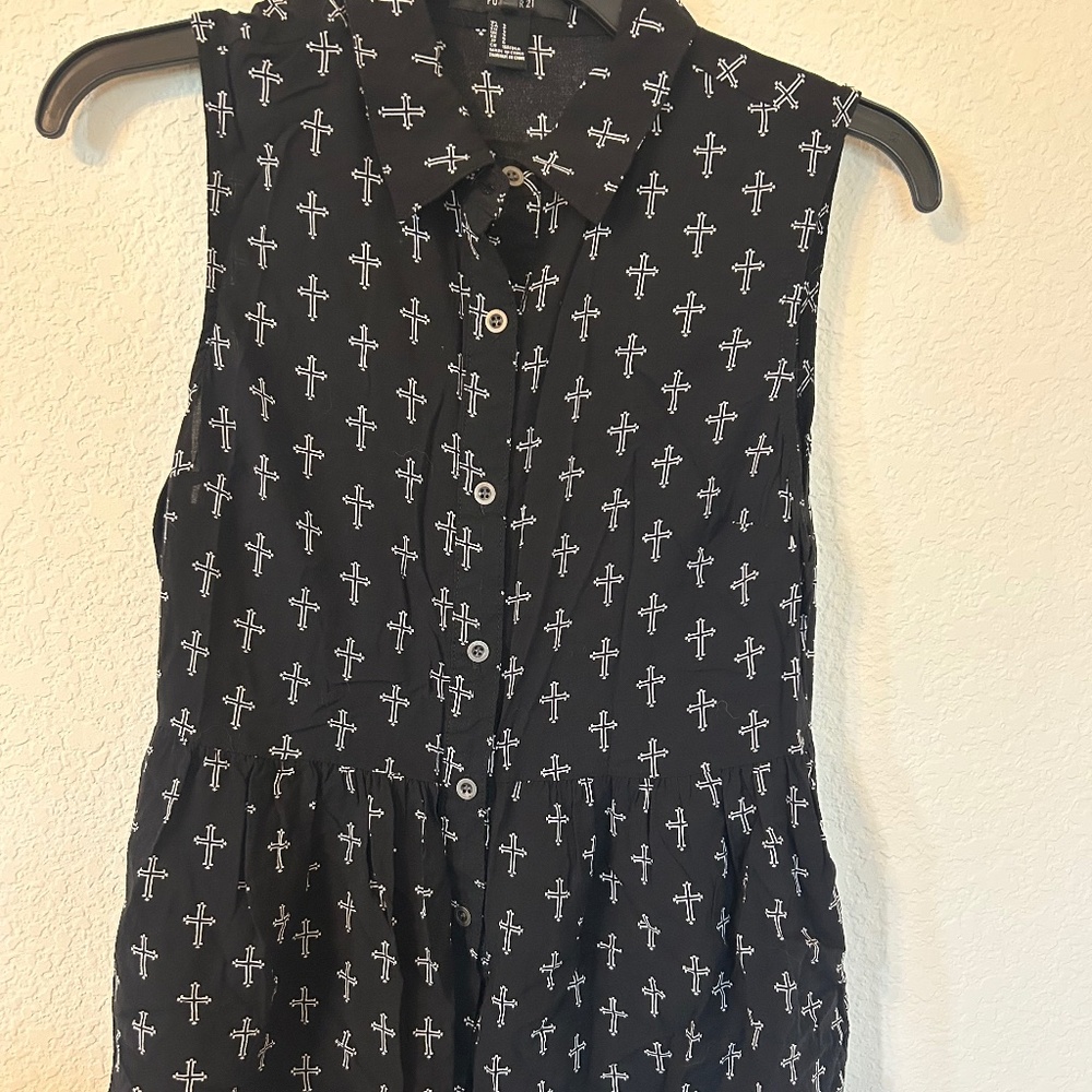 Forever 21 Woven Crosses‎ Sleeveless Shirt Small